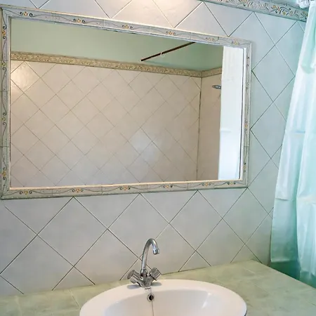 Sunny Hillside Escape * Menetaí