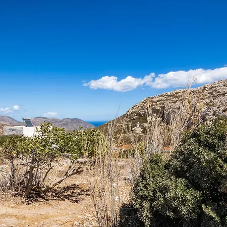 Sunny Hillside Escape Apartament *