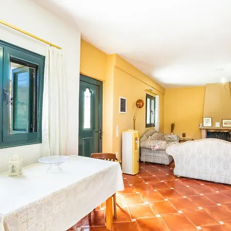 Appartement Sunny Hillside Escape Menetaí