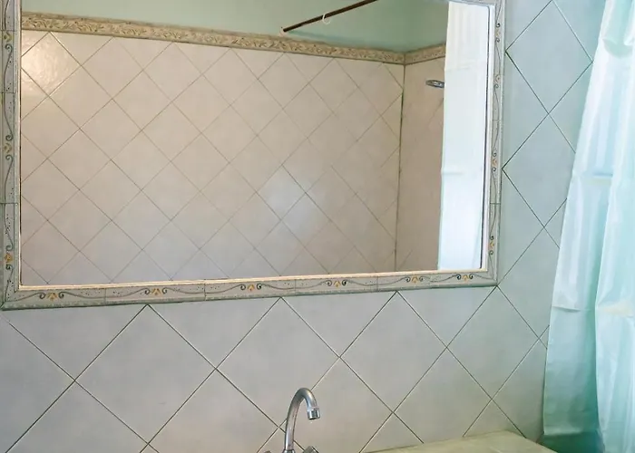 Sunny Hillside Escape * Menetaí