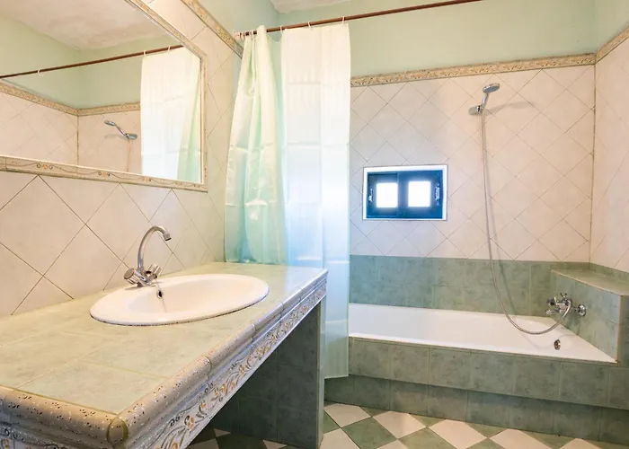 Sunny Hillside Escape *